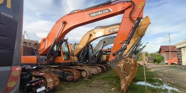 Penangkapan Alat Berat Excavator saat di amankan di Polres Pohuwato, (Yusuf/Gopos)