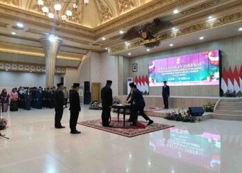 Bupati Jember Muhammad fawait saat melantik Direksi PDP Kahyangan