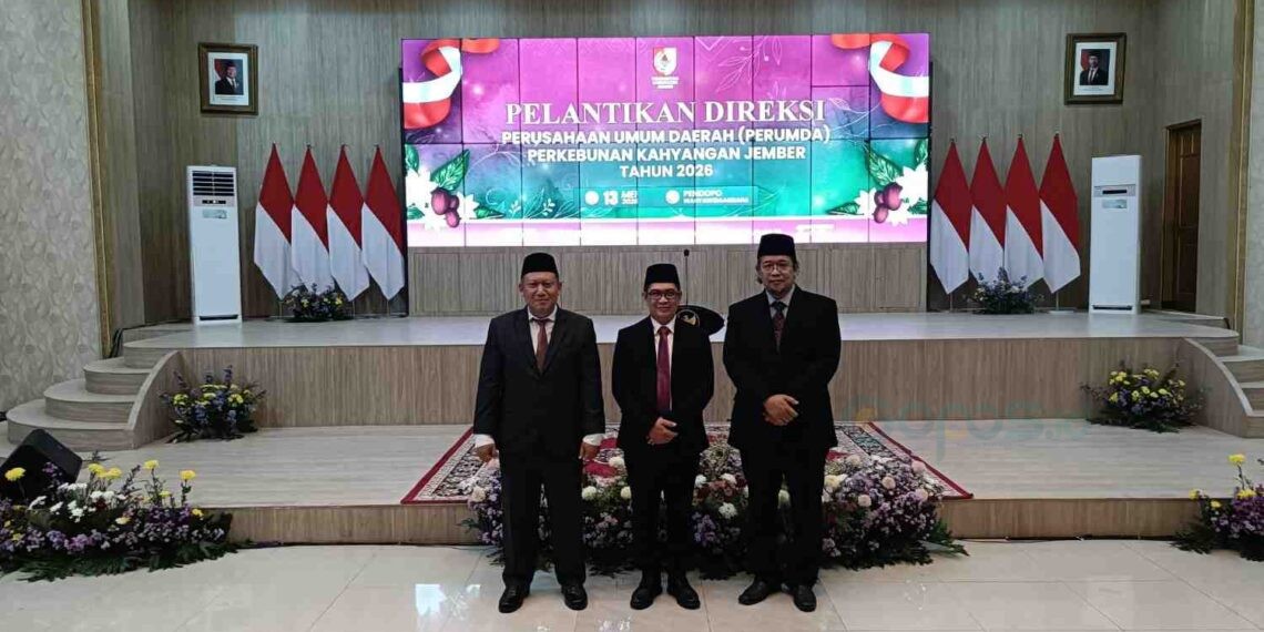 Direksi PDP Kahyangan Jember yang baru usai pelantikan di pendopo Wahyawibawagraha