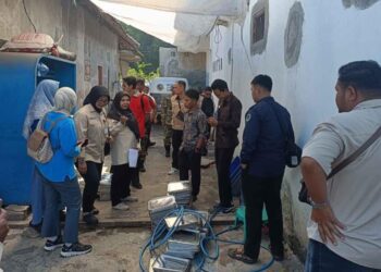 Tim lintas sektoral saat mengecek kelayakan IPAL di SPPG Tanggul Wetan 2