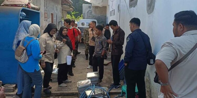 Tim lintas sektoral saat mengecek kelayakan IPAL di SPPG Tanggul Wetan 2