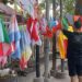 Pedagang bendera mancanegara mulai terlihat menjelang piala dunia 2026 di Kota Gorontalo, Ahad (24/05/2026)