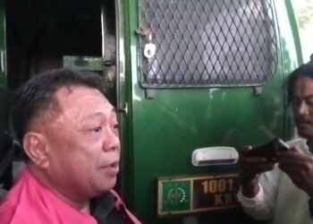Mantan aleg DPRD Kabupaten Gorontalo, Hendra Abdul, menyebut nama Nelson Pomalingo dalam pusaran TKI saat akan menuju Rumah Tahanan (Rutan), Senin (4/5/2026)