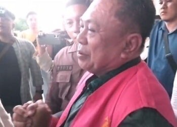 Mantan aleg DPRD Kabupaten Gorontalo, Hendra Abdul, dibawa petugas Kejaksaan Negeri Kabupaten Gorontalo menuju ke Rumah Tahanan (Rutan), Senin (4/5/2026)