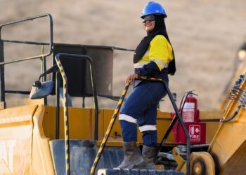 Felni Ruiba, operator excavator di PGM.(dok)