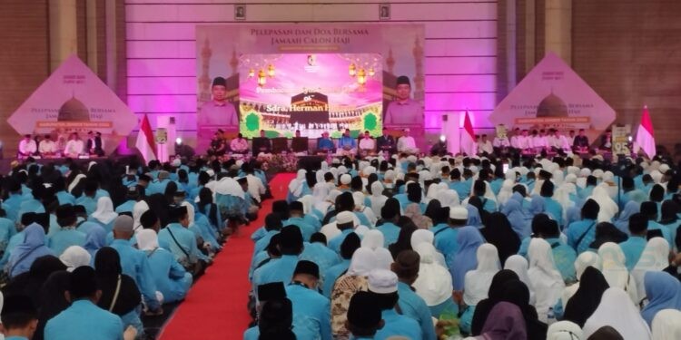 Pelepasan Jamaah haji oleh Bupati Jember Muhammad fawait di gedung Gedung Balai Serba Guna
