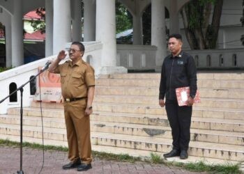 Bupati Boalemo, Rum  Pagau, saat memimpin apel  ASN di Lingkungan Pemerintah Kabupaten Boalemo, (04/05/2026) (Prokopim Boalemo)