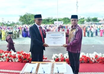 Pemkab Pohuwato menerima dua penghargaan momen Hardiknas 2026, (Iwan Karim Prokopim Pohuwato)