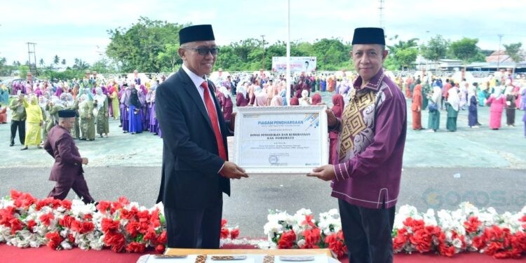 Pemkab Pohuwato menerima dua penghargaan momen Hardiknas 2026, (Iwan Karim Prokopim Pohuwato)