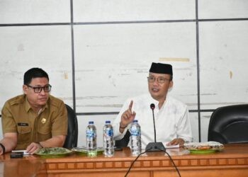 Wakil Bupati Boalemo, Lahmuddin Hambali, memimpin rapat koordinasi kepala desa, kepala dusun, dan jajaran pemerintah kecamatan, Selasa (05/05/2026) (Prokopim Boalemo)