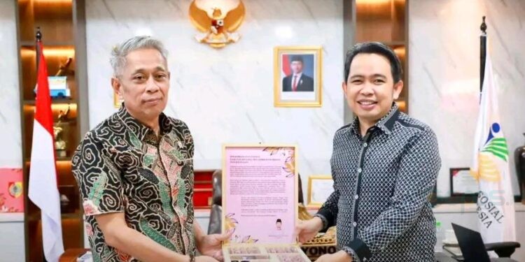 Bupati Jember Muhammad fawait saat menemui Mentri Sosial RI Agus Jobo Priyono