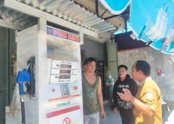 Dinas Perindakop Pohuwato turun langsung memantau harga BBM di Pom mini, Selasa (12/05/2026) (Iwan Karim Prokopim Pohuwato)