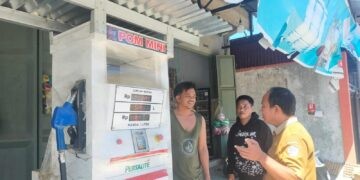 Dinas Perindakop Pohuwato turun langsung memantau harga BBM di Pom mini, Selasa (12/05/2026) (Iwan Karim Prokopim Pohuwato)