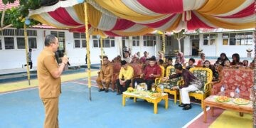 Wakil Bupati Boalemo, Lahmudin Hambali, memberikan sambutan pentas seni, (Prokopim Boalemo)
