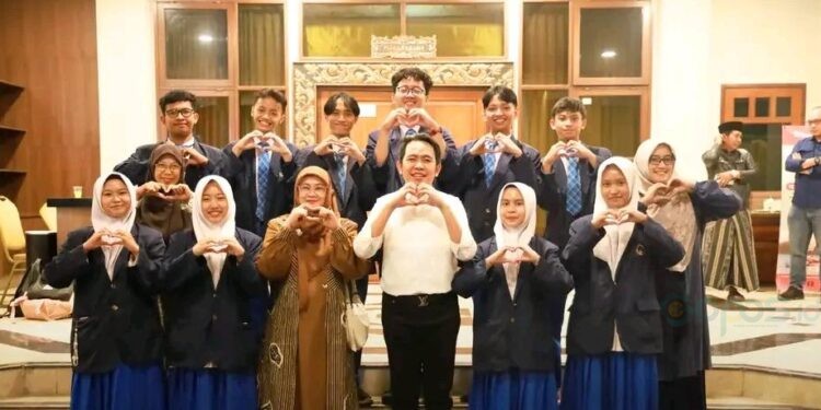 Perwakilan pelajar Jember yang mengikuti Cerdas Cermat 4 Pilar MPR RI tingkat nasional