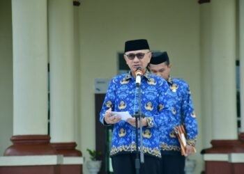 Bupati Pohuwato, Saipul Mbuinga, saat memimpin apel kerja Korpri berlangsung di halaman kantor Bupati Pohuwato, Senin (18/05/2026) (Rajak Prokopim Pohuwato)