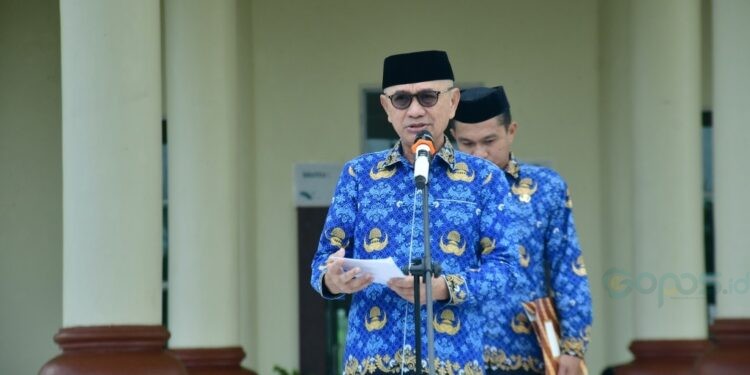 Bupati Pohuwato, Saipul Mbuinga, saat memimpin apel kerja Korpri berlangsung di halaman kantor Bupati Pohuwato, Senin (18/05/2026) (Rajak Prokopim Pohuwato)