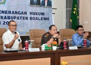 Wakil Bupati Boalemo, Lahmuddin Hambali, membuka penyuluhan dan penerangan hukum bagi kepala desa se Kabupaten Boalemo, Selasa (19/05/2026) (Prokopim Boalemo)