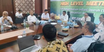 Bupati Boalemo, Rum Pagau, didampingi sekda Nurdin Baderan, bersama BI  membahas pengendalian inflasi daerah,  Rabu (20/05/2026) (Prokopim Boalemo)