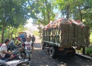 Sejumlah Warga saat di kawasan TPA Pakusar