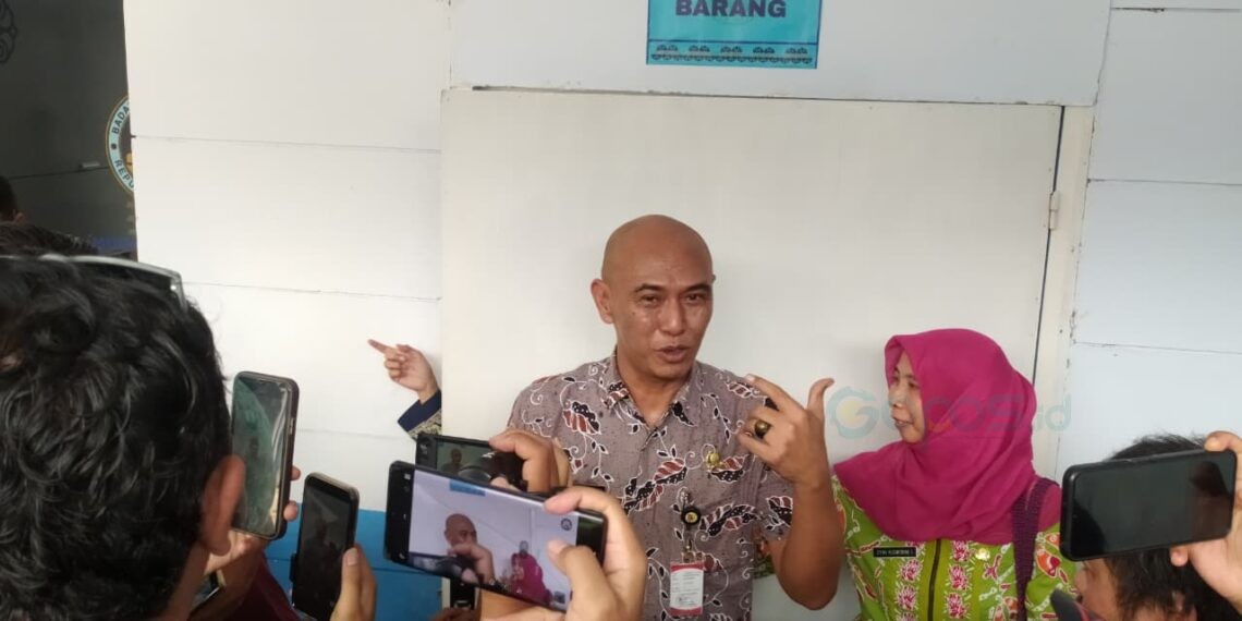 Pj. Sekda Jember Achamd Fauzi sidak MBG yang diduga keracunan