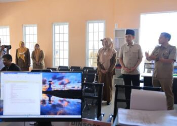 Bupati Jember Muhammad fawait saat meninjau MPP Mini di Kecamatan Jombang