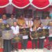 Menteri Pendidikan Dasar dan Menengah (Mendikdasmen) Abdul Mu’ti pose bersama penerima manfaat usai meresmikan revitalisasi sekolah di Kota Sorong, Selasa (26/5/2026). ANTARA/Yuvensius Lasa Banafanu