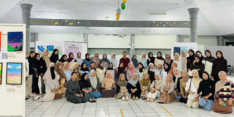 Mahasiswa jurusan Pendidikan Guru Sekolah Dasar menggelar Pameran Seni Rupa di gedung Budaya kampus 1 UNG, pada 23-24 Mei 2026