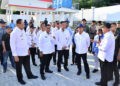 Menteri Kelautan dan Perikanan RI Sakti Wahyu Trenggono didampingi Gubernur Gorontalo Gusnar Ismail saat meninjau Kampung Nelayan Merah Putih di Kelurahan Leato, Kecamatan Dumbo Raya, Kota Gorontalo.