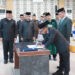 Penandatanganan berita acara pelantikan Kepala Dinas Kominfotik Provinsi Gorontalo disaksikan Gubernur Gorontalo Gusnar Ismail . (Foto – Valen).