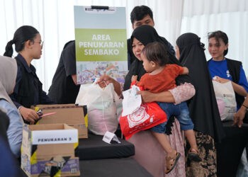 Pertamina Patra Niaga Regional Sulawesi menyalurkan 1.000 paket sembako murah di Integrated Terminal Makassar.