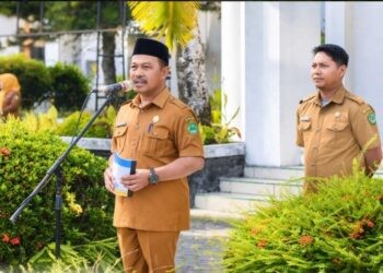 Sekda Kabupaten Boalemo, Sherman Moridu, saat memimpin apel perdana pasca Idul Fitri (Istimewa)