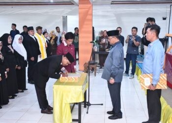 Bupati Boalemo, Rum Pagau, lantik 42 kepala sekolah. (Foto: Prokopim Boalemo)