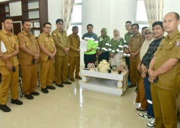 Bupati Pohuwato, Saipul Mbuinga, menerima kunjungan PT PIN, (Prokopim Pohuwato). (foto.istimewa)