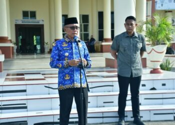 Wakil Bupati Pohuwato, Iwan Adam, memberikan sambutan apel Korpri, (Prokopim Pohuwato)