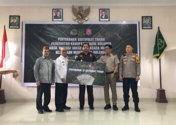 Penyerahan Sertifikat Tanah Pemerintah Kabupaten Bone Bolango Hasil Mediasi Jaksa Pengacara Negara Kejaksaan Negeri Bone Bolango antara Pemerintah Kabupaten Bone Bolango dan Kantor Pertanahan Kabupaten Bone Bolango di Aula Kejaksaan Negeri Bone Bolango, Selasa (19/5/2026). (Foto Indra/Gopos)