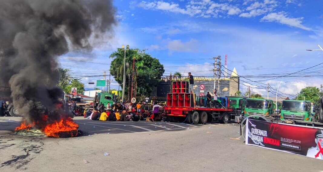 Suasana demonstrasi di simpang lima Gorontalo. (Foto: Abin/Gopos)