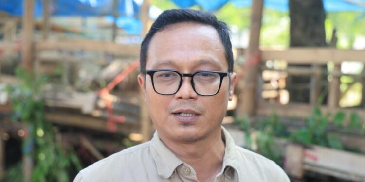 Kabid dinas ketahanan pangan dan perikanan Jember Henry Kurniawan usai memeriksa hewan kurban