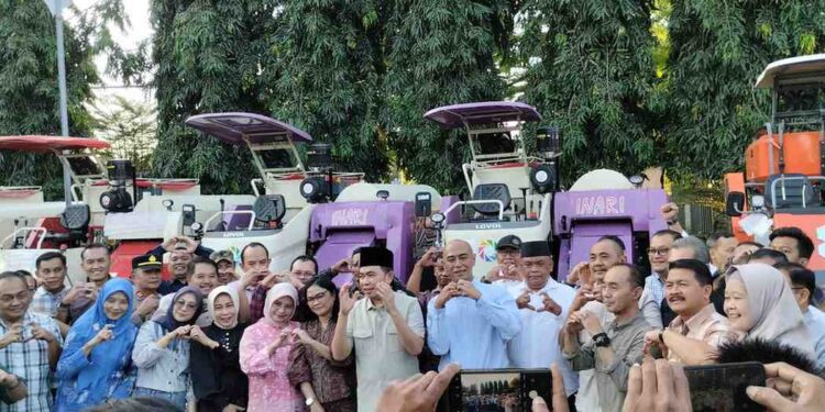 Bupati Jember Muhammad fawait berama ASN usai acara pro Gus'e Update