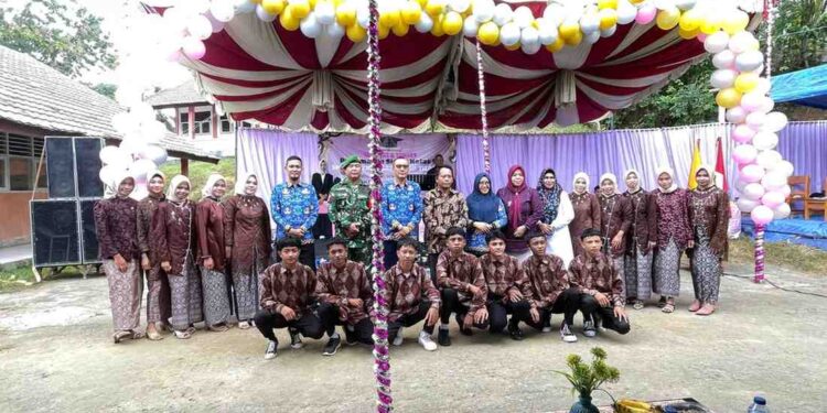Wakil Bupati Boalemo, Lahmuddin Hambali, usai menghadiri penamatan SMPN 5 Satap Tilamuta, Rabu (17/06/2026) (Istimewa)