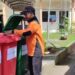 Petugas BPBD Jember saat melakukan pengecekan sampah di kantornya