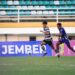 Pemain Persid Jember berusaha membawa bola melewati pemain Persemay Mayberat