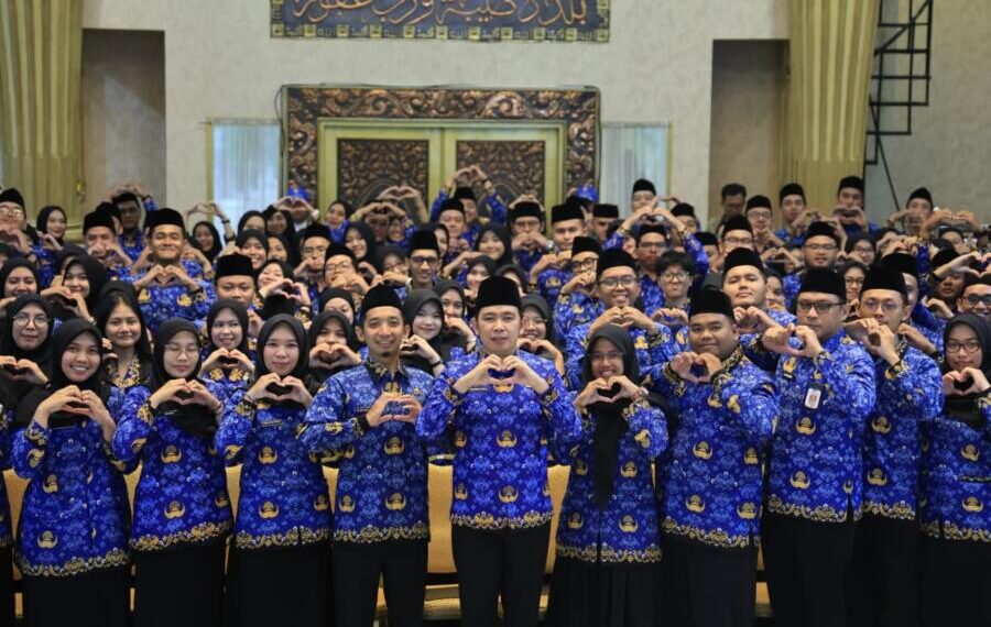 Bupati Jember Muhammad fawait berama ASN Jember