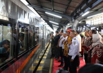 Daop 9 Jember slmeresmikan KA Pandalungan Jember -Gambir pulang pergi