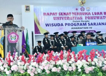 Bupati Pohuwato, Saipul Mbuinga, memberikan sambutan acara wisuda Unipo, Kamis (18/06/2026) (Iwan Karim Ptokopim Pohuwato)