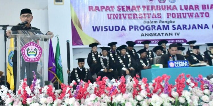Bupati Pohuwato, Saipul Mbuinga, memberikan sambutan acara wisuda Unipo, Kamis (18/06/2026) (Iwan Karim Ptokopim Pohuwato)