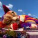 Ikon kucing raksasa di areal Pentadio Resosrt yang kini menjadi spot foto favorit wisatawan. (Foto: Abin/Gopos)
