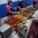 Tenaga relawan SPPG di kecamatan Jombang saat menyampaikan masakan MBG