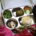Para siswa saat menyantap menu makanan MBG di SDN Wringinagung kecamatan Jombang