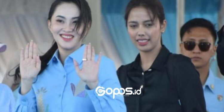 Chelsea Jenny Pattiwael (kiri) adalah ajudan sekretaris pribadi Gunernur Maluku Utara, Sherly Tjoanda. (Foto.putra tangahu/gopos)